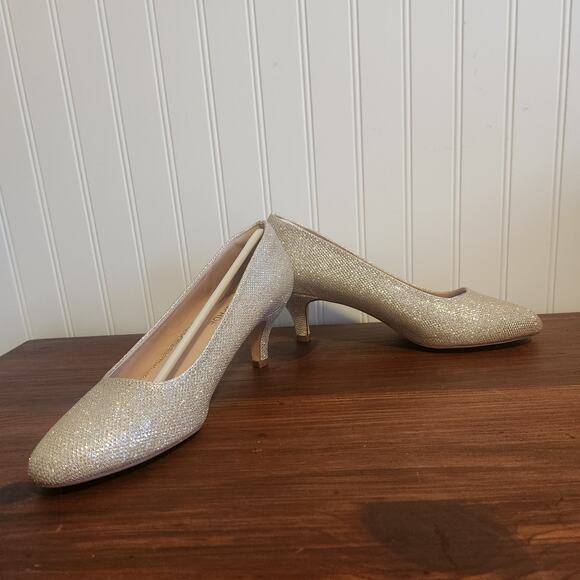 Svdsphde Women's Size‎ 9.5 Gold Glitter Wedding Day Kitten Heels NIB - Picture 3 of 8